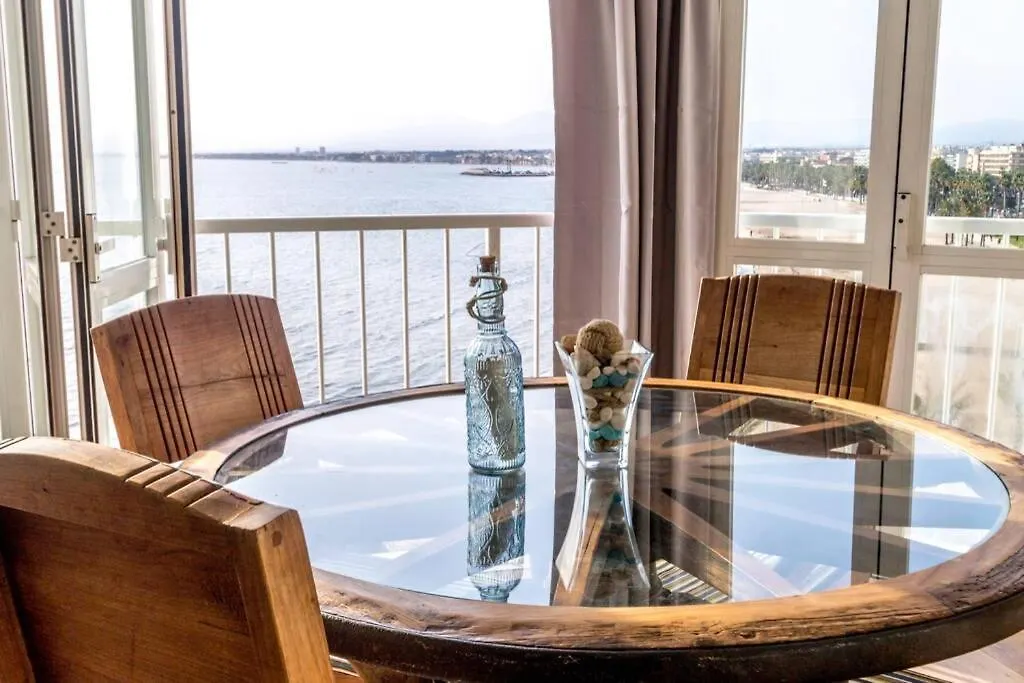 Primera Linea De Mar. Apartamento Turistico Salou 0*,